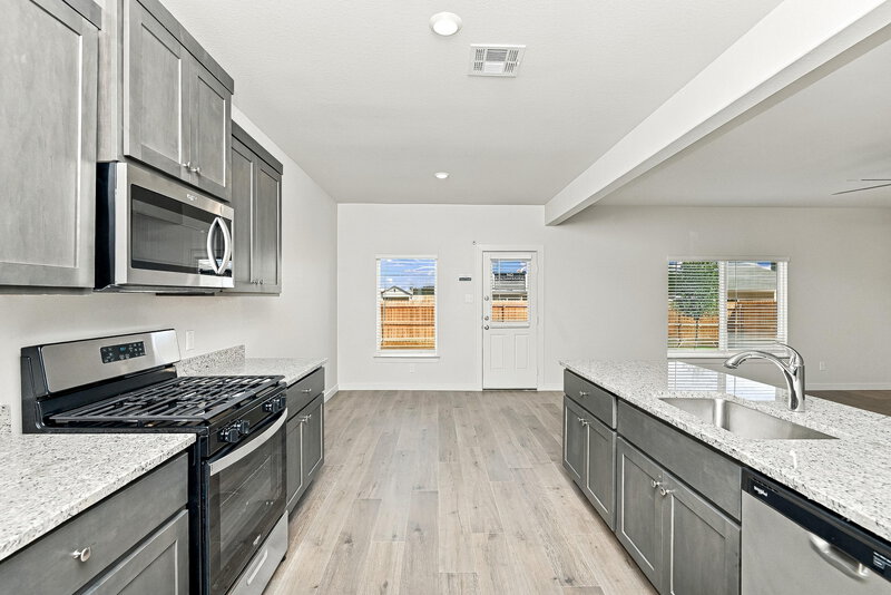 2,350/Mo, 1321 Tilton Dr Fort Worth, TX 76140 Kitchen View 2