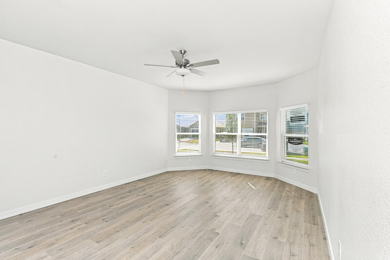 2,350/Mo, 1321 Tilton Dr Fort Worth, TX 76140 Primary Bedroom View 2