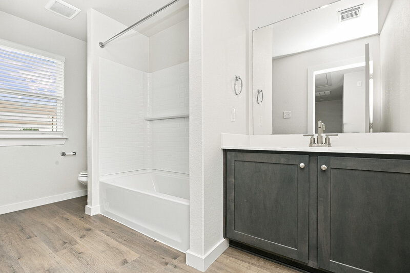 2,350/Mo, 1321 Tilton Dr Fort Worth, TX 76140 Bathroom View