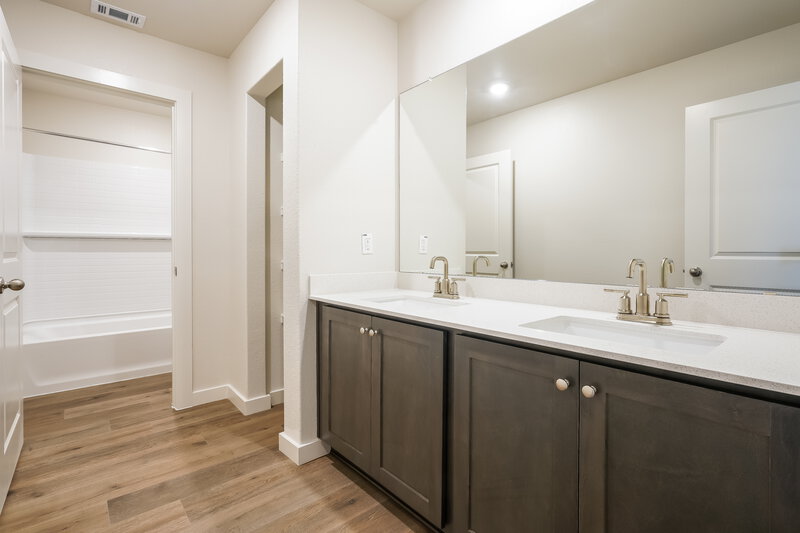 2,520/Mo, 1545 Harvester Dr Fort Worth, TX 76140 Bathroom View