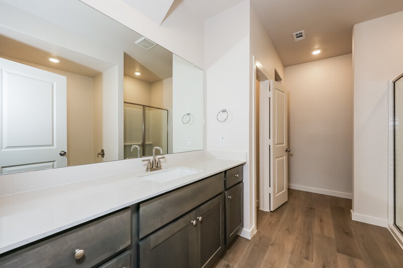 2,570/Mo, 1324 Tilton Dr Fort Worth, TX 76140 Main Bathroom View