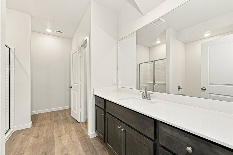 2,570/Mo, 1309 Tilton Dr Fort Worth, TX 76140 Primary Bathroom View