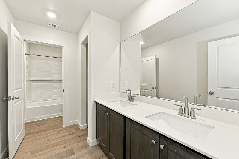 2,570/Mo, 1309 Tilton Dr Fort Worth, TX 76140 Bathroom View 2