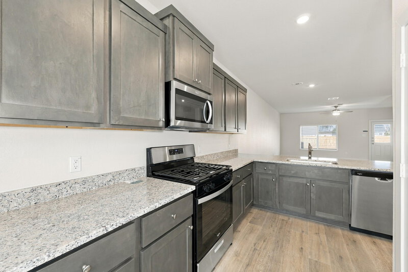2,595/Mo, 1325 Tilton Dr Fort Worth, TX 76140 Kitchen View 2