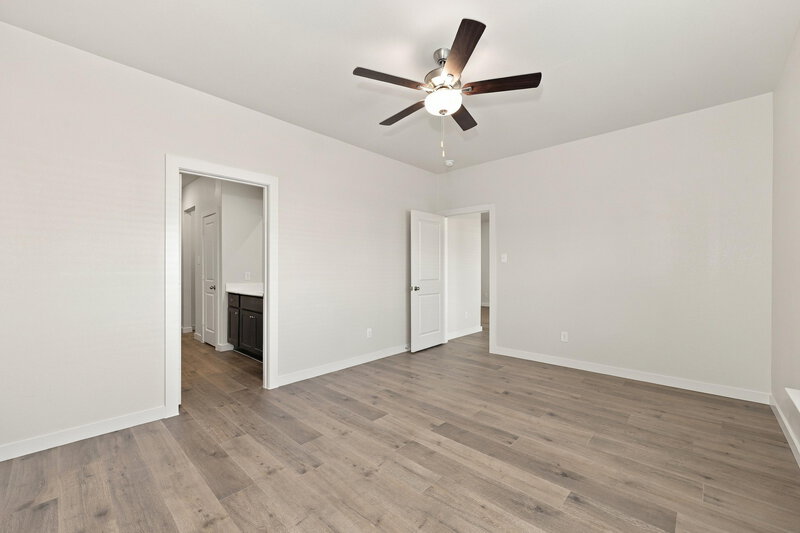 2,595/Mo, 1325 Tilton Dr Fort Worth, TX 76140 Primary Bedroom View