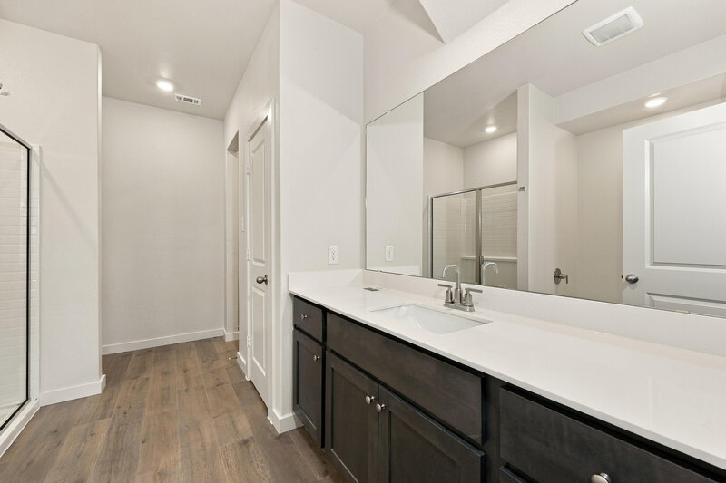2,595/Mo, 1325 Tilton Dr Fort Worth, TX 76140 Primary Bathroom View