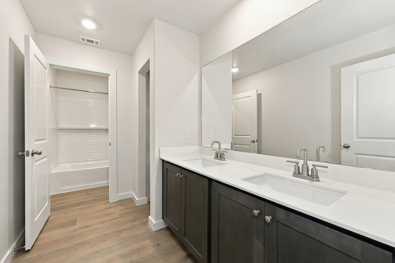 2,595/Mo, 1325 Tilton Dr Fort Worth, TX 76140 Bathroom View