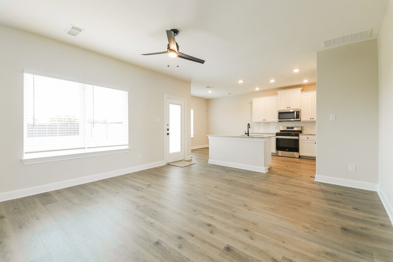 2,158/Mo, 907 Princeton Hts Princeton, TX 75407 Living Room View