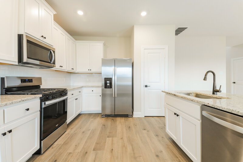 2,158/Mo, 907 Princeton Hts Princeton, TX 75407 Kitchen View