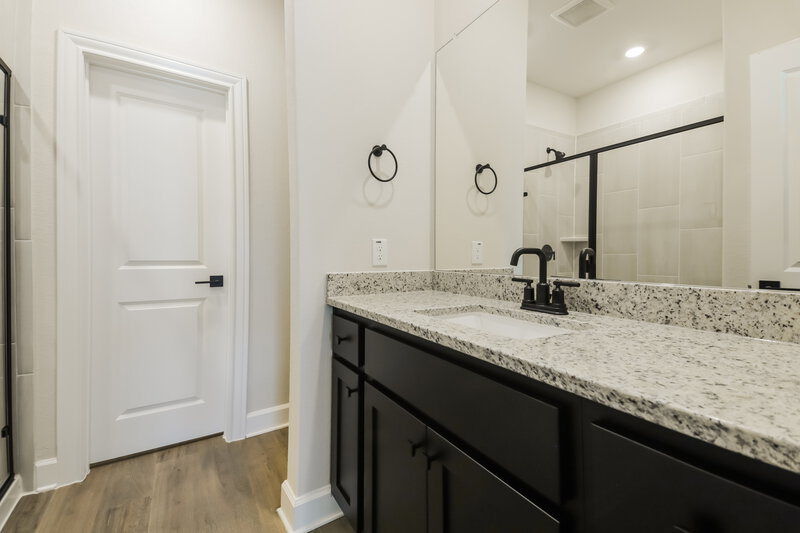 2,145/Mo, 710 Princeton Heights Blvd Princeton, TX 75407 Main Bathroom View