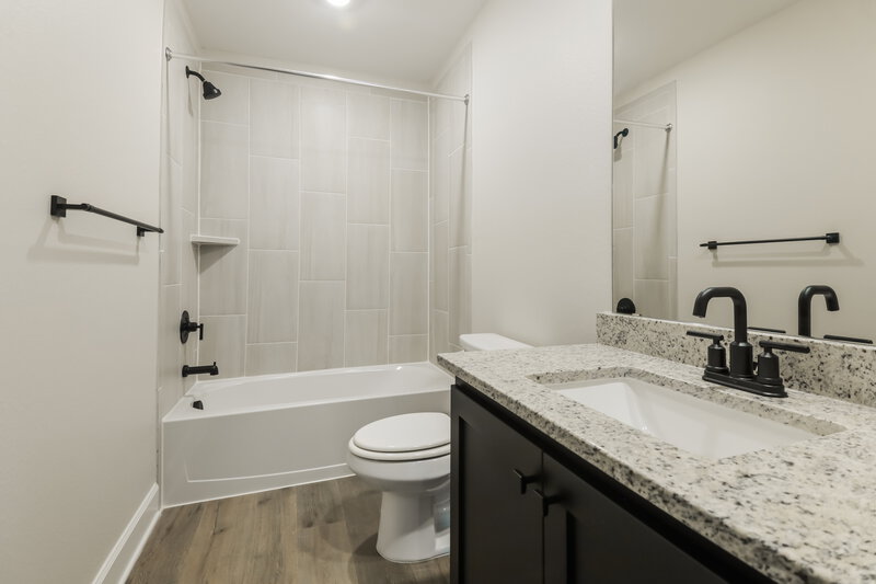 2,145/Mo, 710 Princeton Heights Blvd Princeton, TX 75407 Bathroom View