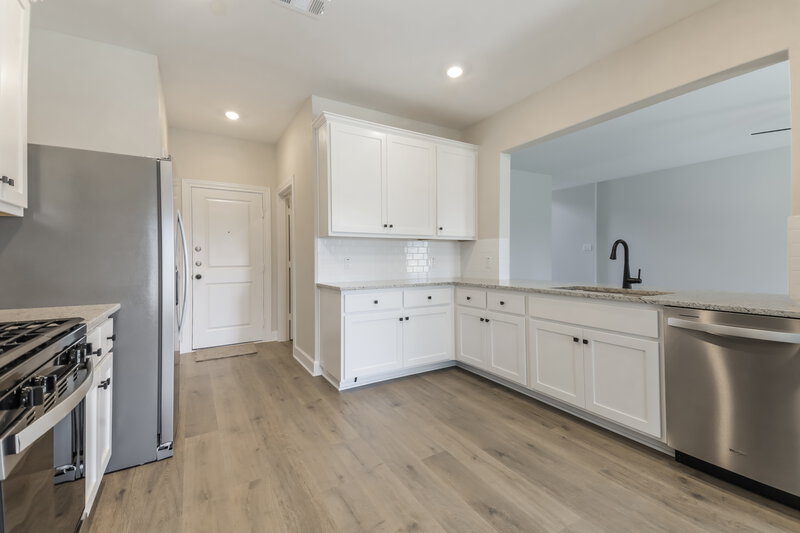 2,225/Mo, 804 Princeton Heights Blvd Princeton, TX 75407 Kitchen View 2