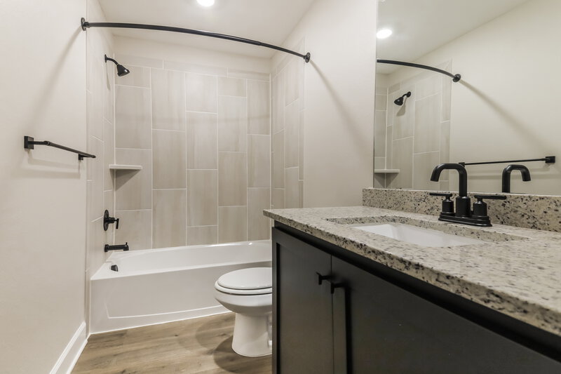 2,225/Mo, 804 Princeton Heights Blvd Princeton, TX 75407 Bathroom View