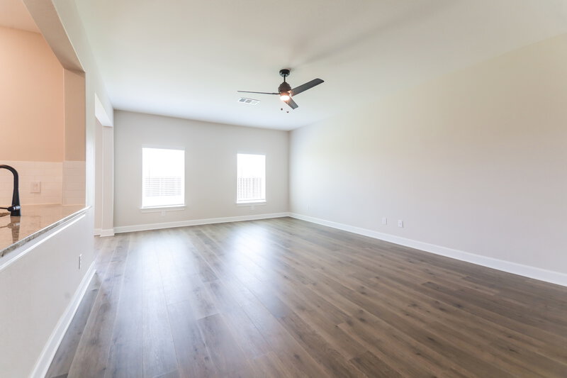 2,160/Mo, 709 Princeton Heights Blvd Princeton, TX 75407 Living Room View 2