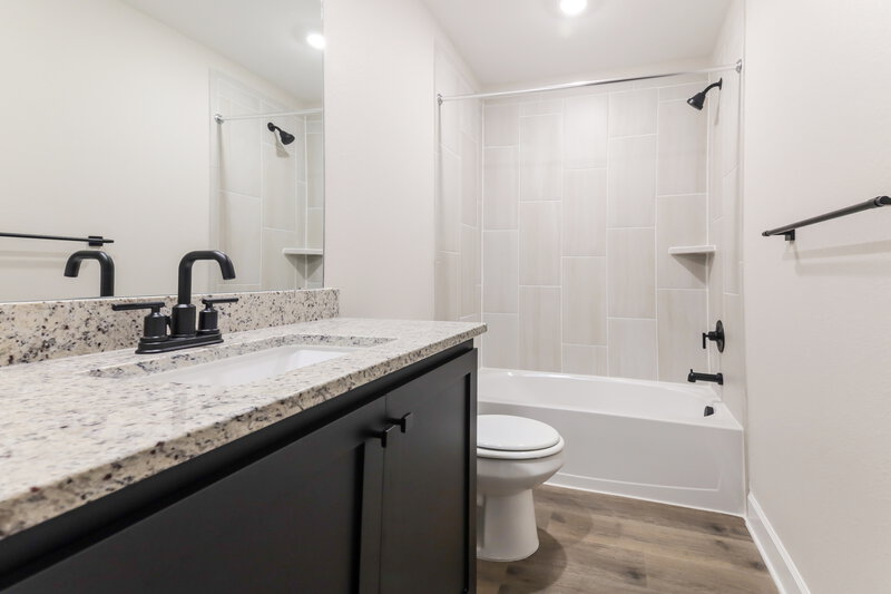 2,160/Mo, 709 Princeton Heights Blvd Princeton, TX 75407 Bathroom View