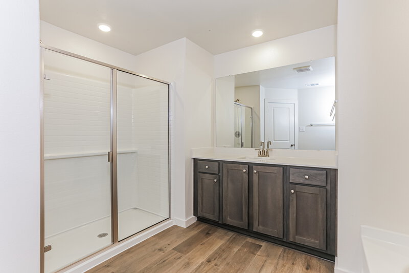 2,276/Mo, 422 Watson Ct Venus, TX 76084 Main Bathroom View