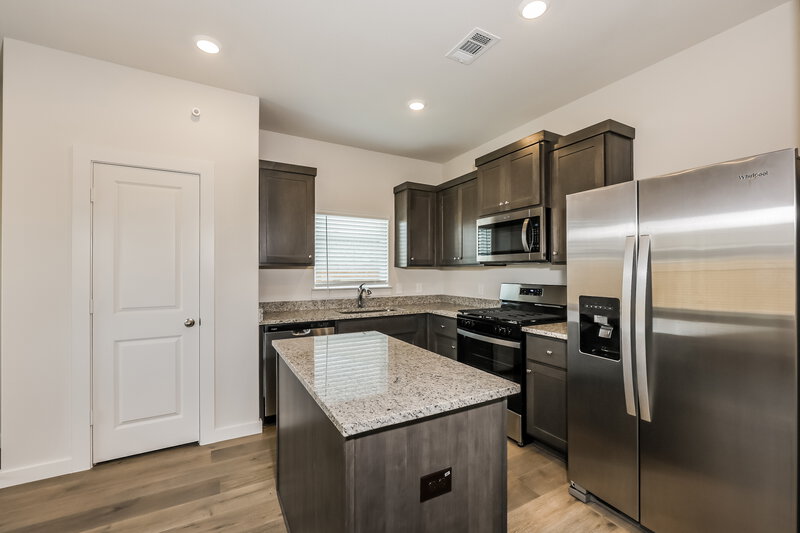 2,300/Mo, 309 Julian Davis Dr Venus, TX 76084 Kitchen View