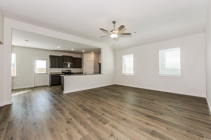 2,355/Mo, 313 Patton Ln Venus, TX 76084 Living Room View 2