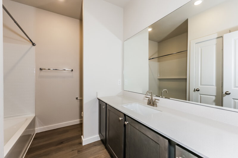2,355/Mo, 313 Patton Ln Venus, TX 76084 Bathroom View
