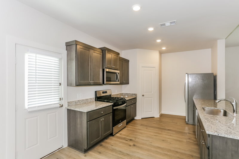 2,355/Mo, 208 Julian Davis Dr Venus, TX 76084 Kitchen View 2