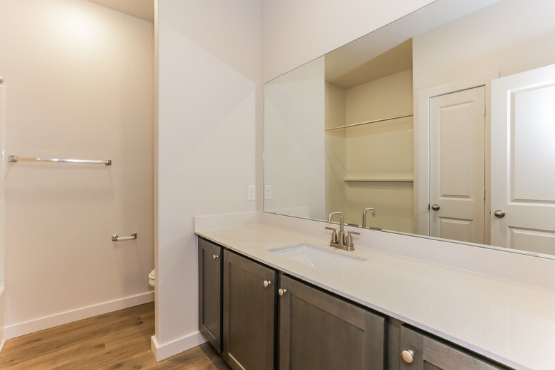 2,355/Mo, 208 Julian Davis Dr Venus, TX 76084 Main Bathroom View 2