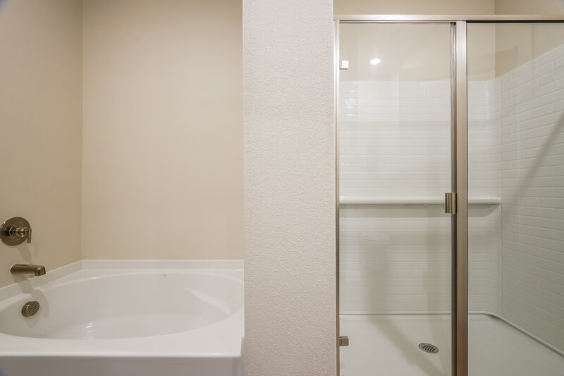 2,445/Mo, 310 Patton Ln Venus, TX 76084 Main Bathroom View 2