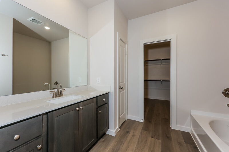 2,370/Mo, 227 Patton Ln Venus, TX 76084 Main Bathroom View
