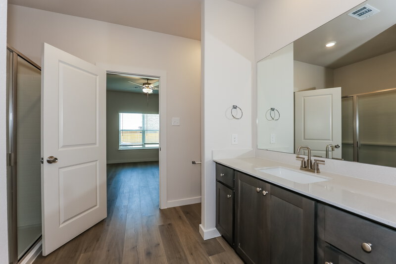 2,370/Mo, 227 Patton Ln Venus, TX 76084 Main Bathroom View 2