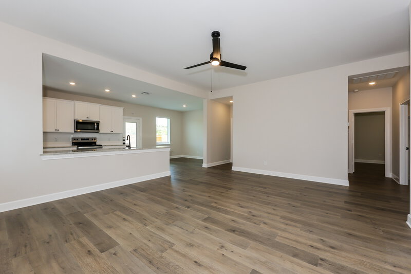 2,350/Mo, 329 Magnolia Blvd Hutchins, TX 75141 Living Room View 3