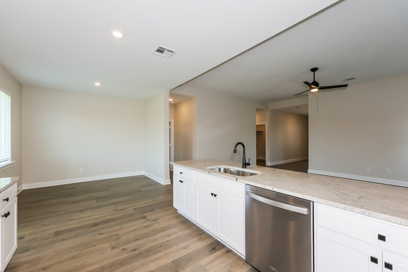 2,350/Mo, 329 Magnolia Blvd Hutchins, TX 75141 Kitchen View