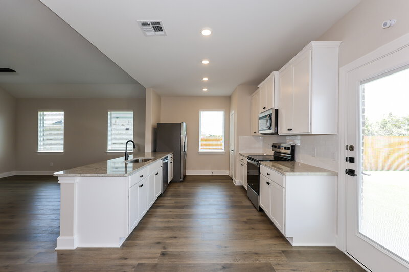 2,350/Mo, 329 Magnolia Blvd Hutchins, TX 75141 Kitchen View 2