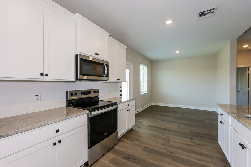 2,350/Mo, 329 Magnolia Blvd Hutchins, TX 75141 Kitchen View 3