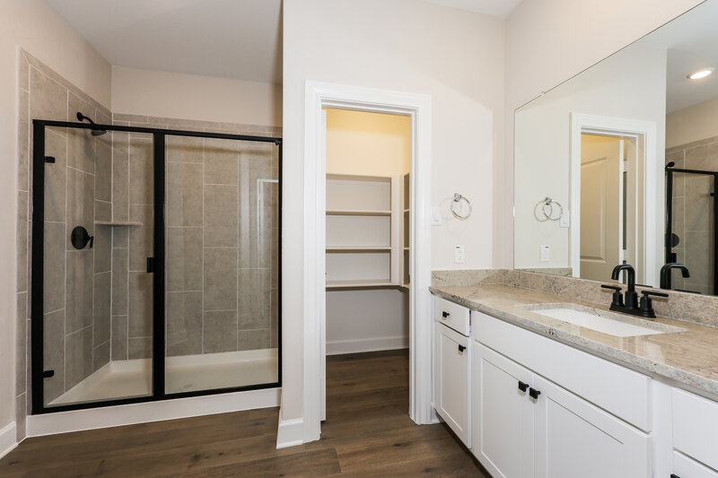 2,350/Mo, 329 Magnolia Blvd Hutchins, TX 75141 Main Bathroom View
