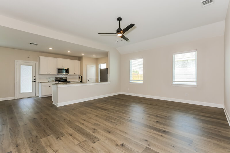 2,350/Mo, 313 Magnolia Blvd Hutchins, TX 75141 Living Room View 2