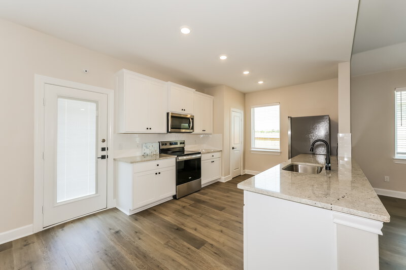 2,350/Mo, 313 Magnolia Blvd Hutchins, TX 75141 Kitchen View