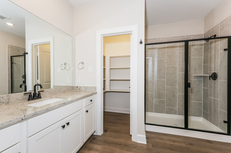 2,350/Mo, 313 Magnolia Blvd Hutchins, TX 75141 Main Bathroom View