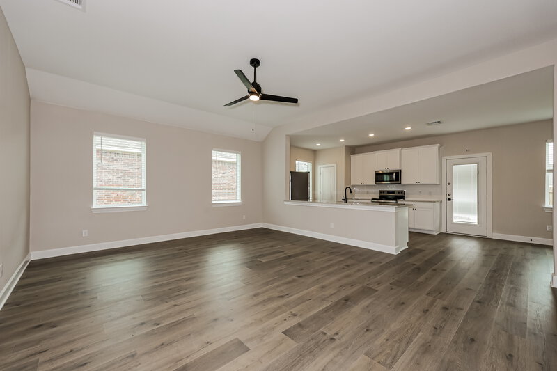 2,400/Mo, 312 Live Oak Ln Hutchins, TX 75141 Living Room View 2