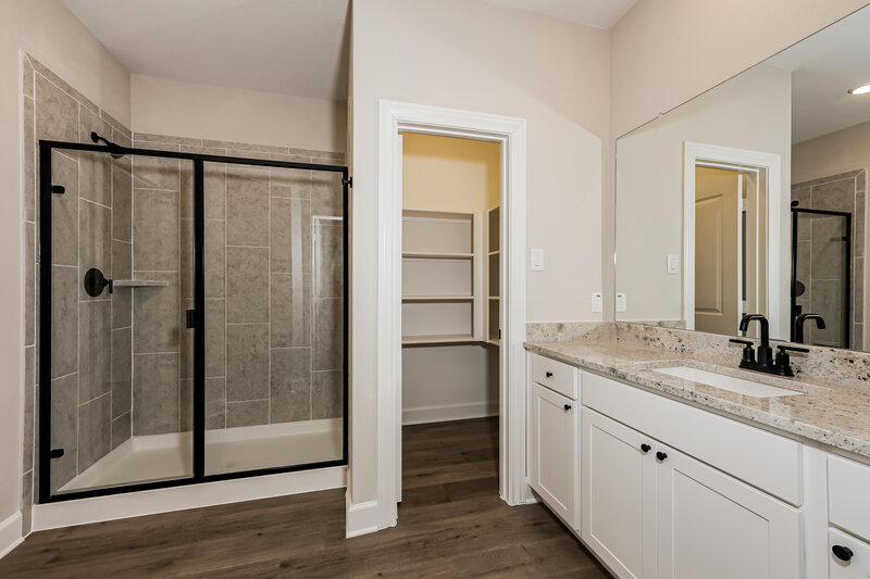 2,400/Mo, 312 Live Oak Ln Hutchins, TX 75141 Main Bathroom View