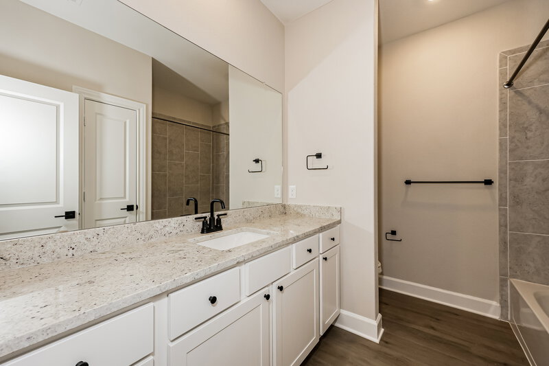 2,400/Mo, 312 Live Oak Ln Hutchins, TX 75141 Bathroom View