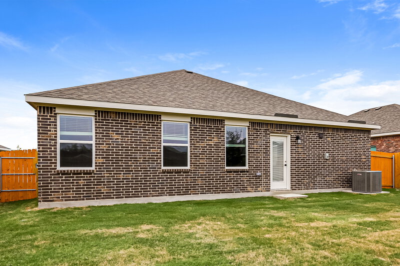 2,400/Mo, 312 Live Oak Ln Hutchins, TX 75141 Rear View 2