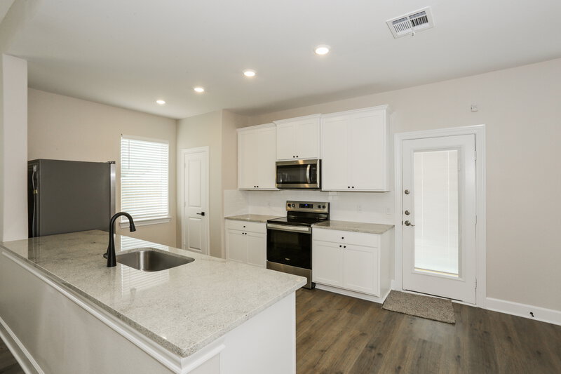 2,320/Mo, 336 Live Oak Ln Hutchins, TX 75141 Kitchen View