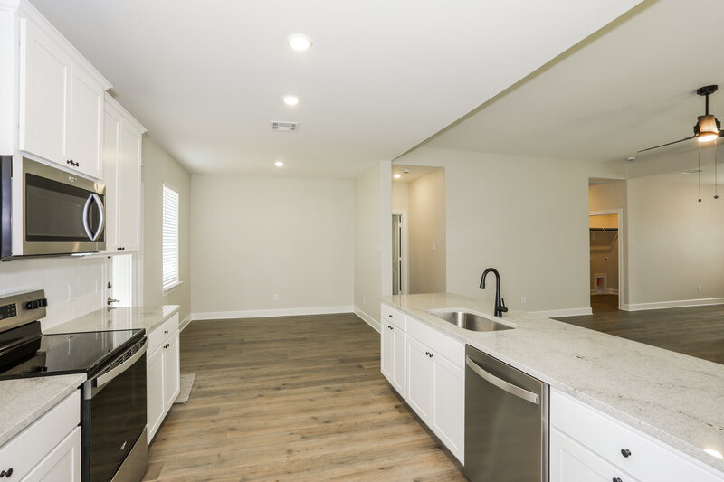 2,320/Mo, 336 Live Oak Ln Hutchins, TX 75141 Kitchen View 2