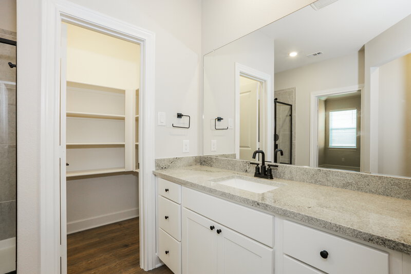 2,320/Mo, 336 Live Oak Ln Hutchins, TX 75141 Main Bathroom View