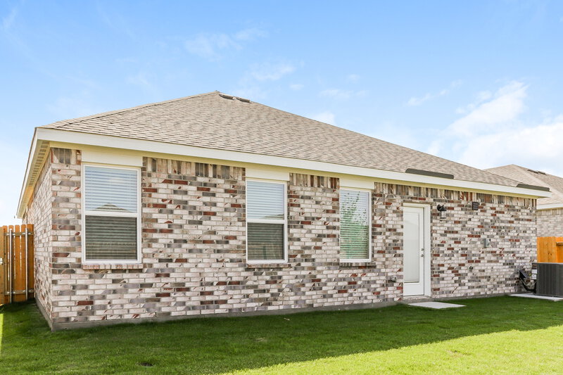 2,320/Mo, 336 Live Oak Ln Hutchins, TX 75141 Rear View 2