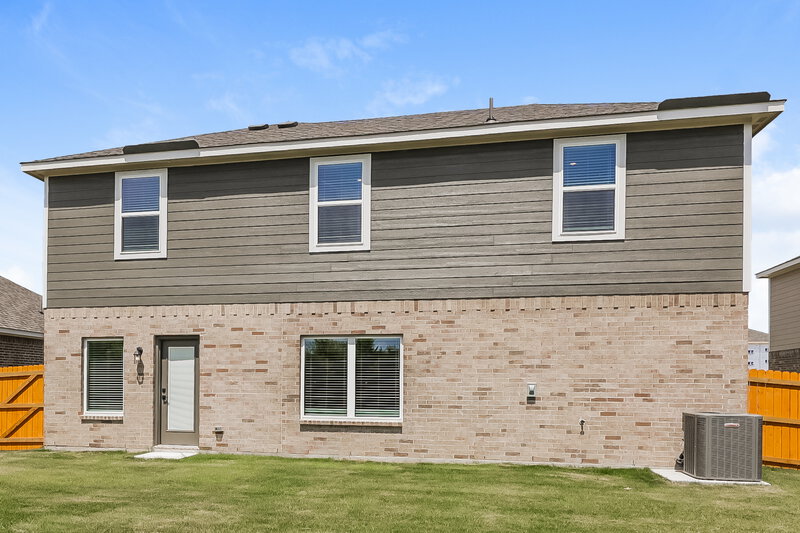 2,580/Mo, 325 Magnolia Blvd Hutchins, TX 75141 Rear View 2