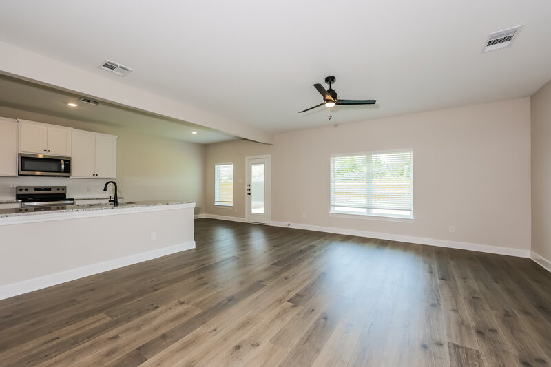 2,585/Mo, 309 Magnolia Blvd Hutchins, TX 75141 Living Room View 2