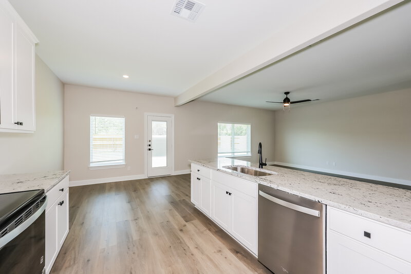 2,585/Mo, 309 Magnolia Blvd Hutchins, TX 75141 Kitchen View 2