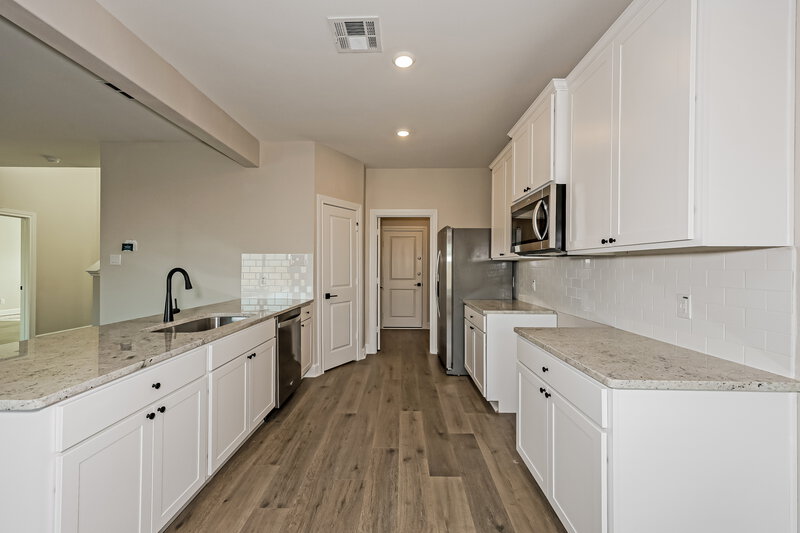 2,580/Mo, 308 Live Oak Ln Hutchins, TX 75141 Kitchen View