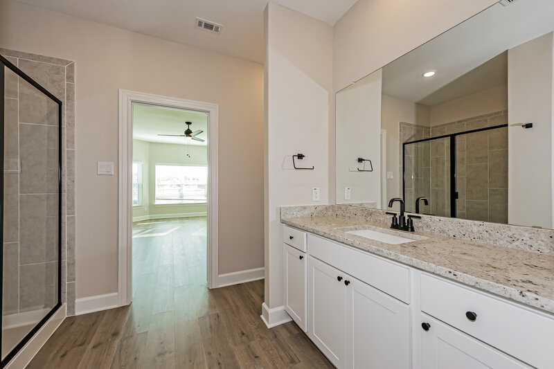 2,580/Mo, 308 Live Oak Ln Hutchins, TX 75141 Main Bathroom View 2