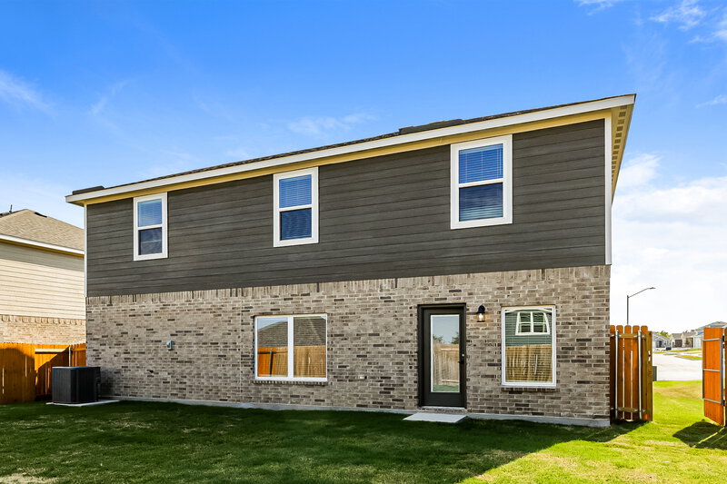 2,580/Mo, 308 Live Oak Ln Hutchins, TX 75141 Rear View 2